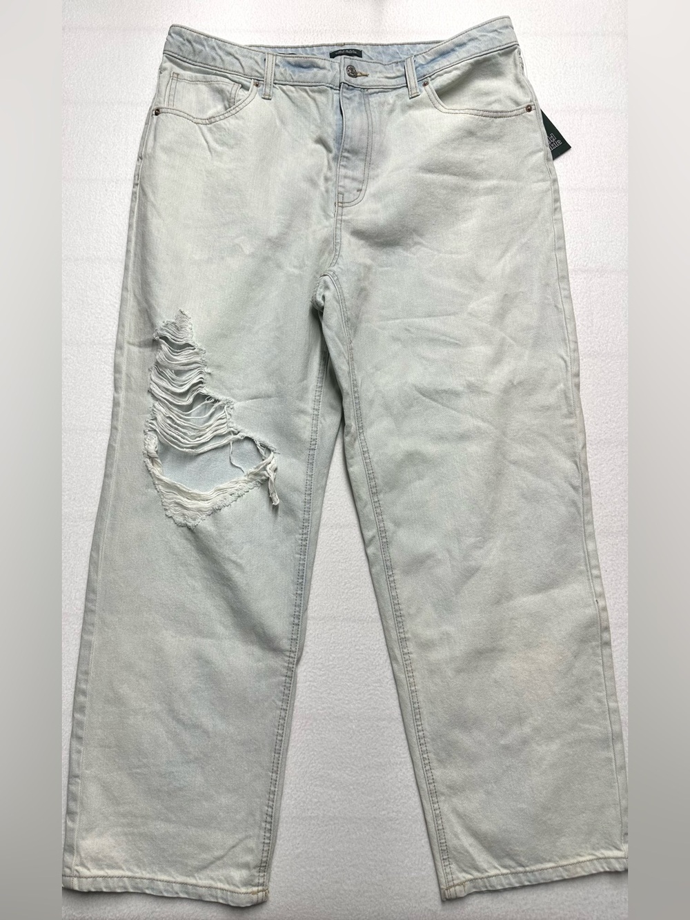 Wild Fable NWT Women’s 14 High Rise 90s Relaxed Straight Distressed Jeans